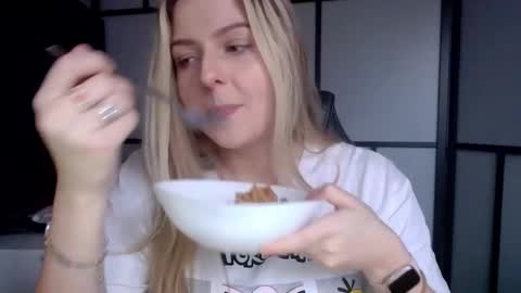 BritneyGlow online show from December 9, 11:26 am