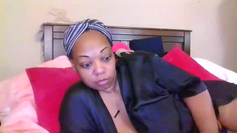 brownroundrenee online show from June 1, 10:38 am
