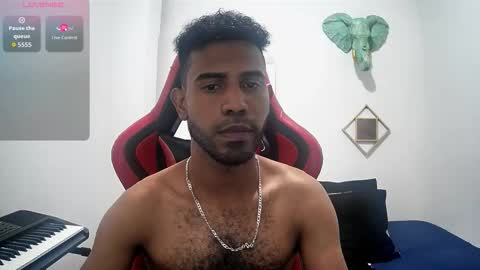 bruce_1111 online show from October 24, 9:15 pm