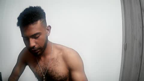 bruce_1111 online show from May 1, 10:37 pm