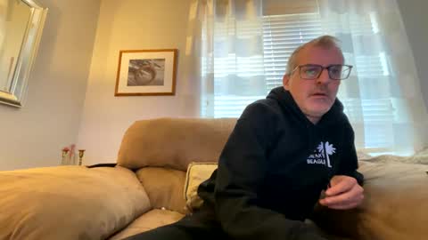 Bruce online show from December 17, 3:38 pm