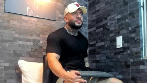 brucedallas online show from April 3, 1:34 am