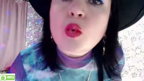 Julia online show from December 17, 9:49 pm