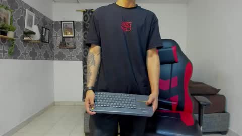 bruno_snow online show from December 2, 3:38 am