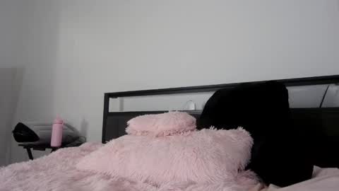 Queen Lola XXX online show from May 24, 8:10 am