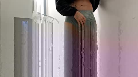 Leeo online show from February 25, 10:04 am