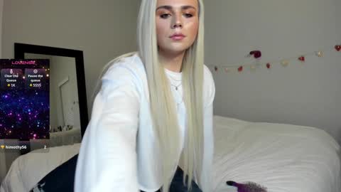 Snapshot of buitifulblonde chatting on January 6, 1:53 am buitifulblonde online show from January 6, 1:53 am