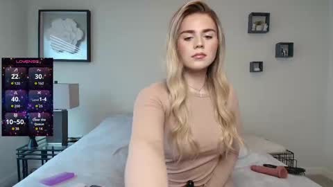 Snapshot of buitifulblonde chatting on October 6, 7:10 pm buitifulblonde online show from October 6, 7:10 pm