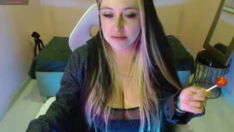 Snapshot of bunny_poison chatting on October 17, 3:05 pm ... . . ... online show from October 17, 3:05 pm