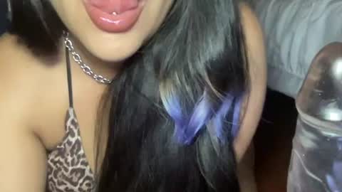 bunnymami333 online show from June 14, 4:47 am