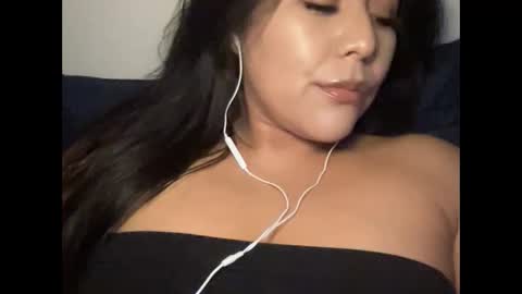 bunnymami333 online show from January 13, 4:07 am