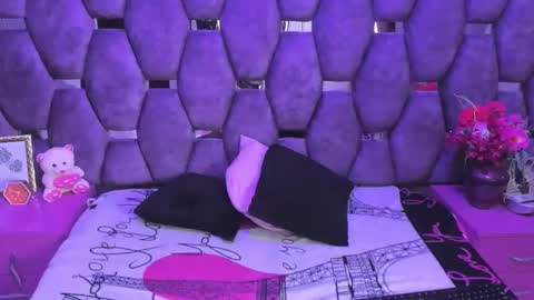 burbuja pink  online show from February 11, 3:21 am