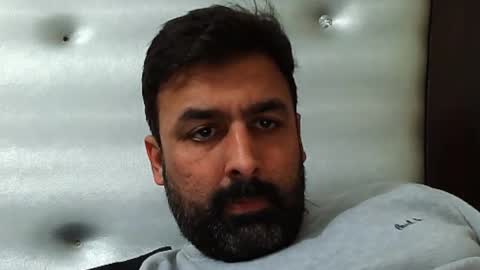 Hairy Arabian online show from December 1, 1:09 pm