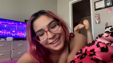 mia online show from December 4, 7:46 pm