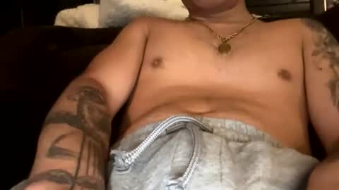 bvlick_ online show from May 18, 4:07 am