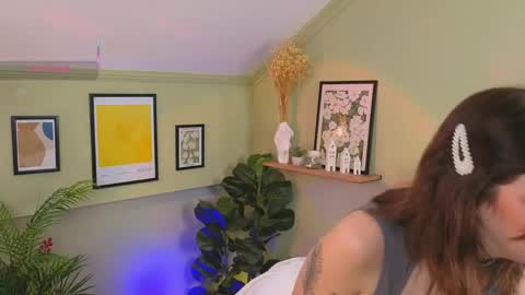 Kira online show from April 11, 8:18 am