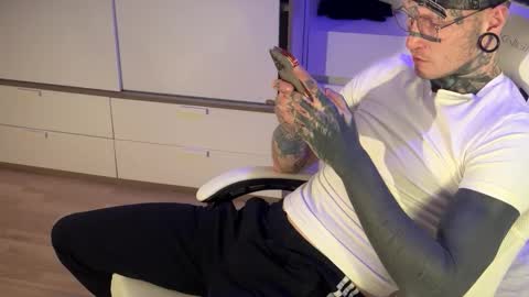 c10h15on online show from January 6, 5:28 pm