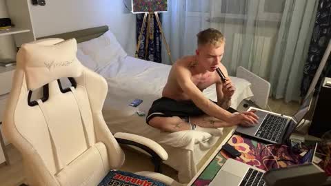 c10h15on online show from February 4, 3:16 pm