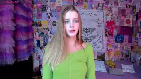 Snapshot of caaandy_girl chatting on October 17, 1:48 pm Emily  online show from October 17, 1:48 pm