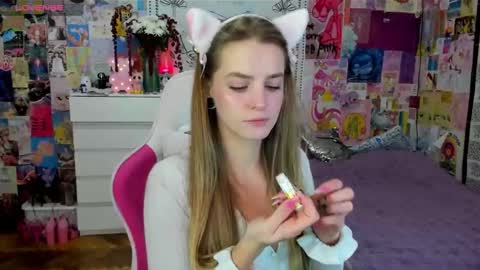 Snapshot of caaandy_girl chatting on October 28, 6:20 pm Emily  online show from October 28, 6:20 pm