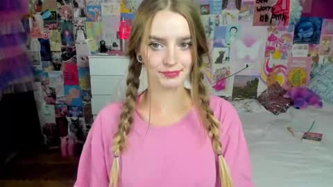 Snapshot of caaandy_girl chatting on September 18, 4:22 pm Emily  online show from September 18, 4:22 pm