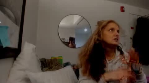 calaentemichele online show from December 24, 9:39 am