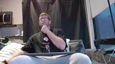 calfurey online show from November 9, 9:06 pm