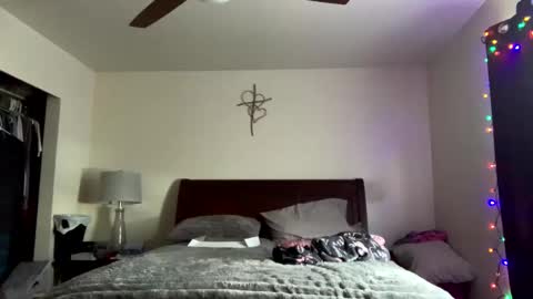 Snapshot of calishop1 chatting on December 12, 7:48 pm calishop1 online show from December 12, 7:48 pm