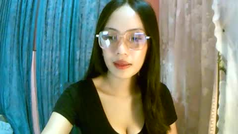 Freya online show from December 4, 11:10 am