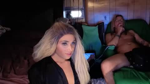 Calle Marie  Stoney Hawk online show from December 4, 1:58 pm