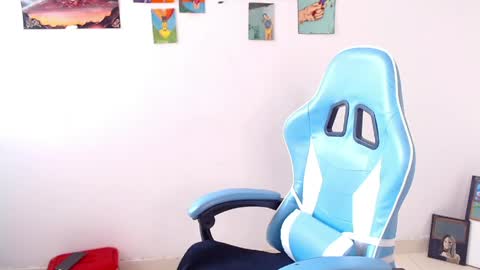 callmebluee online show from May 23, 6:37 pm