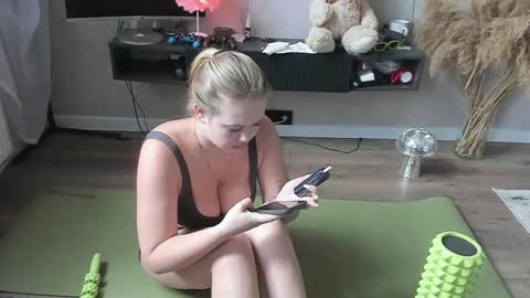 calm_and_blooming online show from June 9, 8:58 am