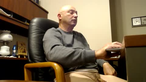 Snapshot of calthegoose chatting on October 27, 9:48 pm Calthegoose online show from October 27, 9:48 pm