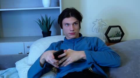 Calvin online show from January 13, 7:42 pm