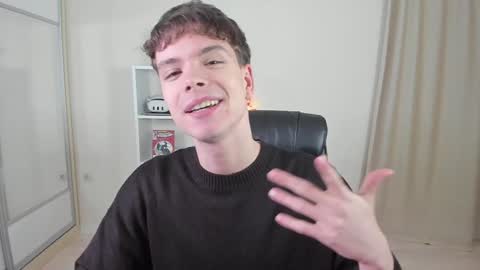 Snapshot of calvin_loves_you chatting on January 25, 7:07 pm Hey I am Calvin  online show from January 25, 7:07 pm