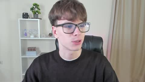 Snapshot of calvin_loves_you chatting on December 3, 7:06 pm Hey I am Calvin  online show from December 3, 7:06 pm