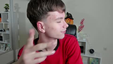 Snapshot of calvin_loves_you chatting on January 12, 7:10 pm Hey I am Calvin  online show from January 12, 7:10 pm