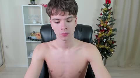 Snapshot of calvin_loves_you chatting on December 29, 10:14 pm Hey I am Calvin  online show from December 29, 10:14 pm