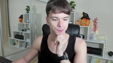 Snapshot of calvin_loves_you chatting on January 11, 7:05 pm Hey I am Calvin  online show from January 11, 7:05 pm
