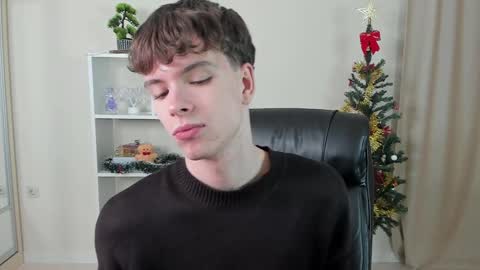 Snapshot of calvin_loves_you chatting on December 21, 7:06 pm Hey I am Calvin  online show from December 21, 7:06 pm