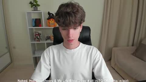 Snapshot of calvin_loves_you chatting on September 12, 6:10 pm Hey I am Calvin  online show from September 12, 6:10 pm
