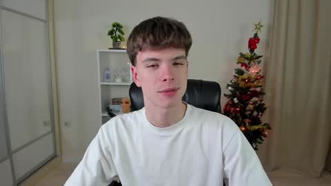 Snapshot of calvin_loves_you chatting on December 18, 7:08 pm Hey I am Calvin  online show from December 18, 7:08 pm