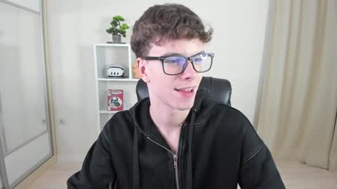 Snapshot of calvin_loves_you chatting on January 31, 7:08 pm Hey I am Calvin  online show from January 31, 7:08 pm