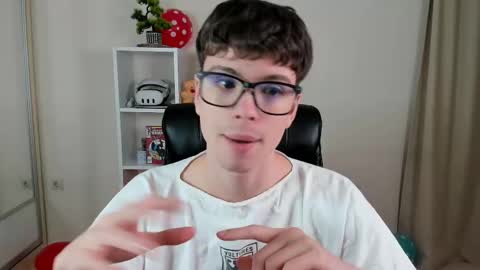Snapshot of calvin_loves_you chatting on March 7, 7:05 pm Hey I am Calvin  online show from March 7, 7:05 pm