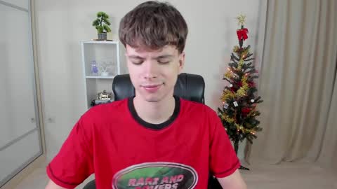 Snapshot of calvin_loves_you chatting on December 20, 7:17 pm Hey I am Calvin  online show from December 20, 7:17 pm