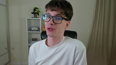 Snapshot of calvin_loves_you chatting on January 21, 7:17 pm Hey I am Calvin  online show from January 21, 7:17 pm