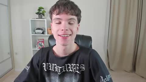 Snapshot of calvin_loves_you chatting on February 11, 7:16 pm Hey I am Calvin  online show from February 11, 7:16 pm
