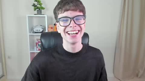 Snapshot of calvin_loves_you chatting on March 5, 7:06 pm Hey I am Calvin  online show from March 5, 7:06 pm