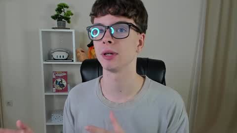 Snapshot of calvin_loves_you chatting on January 22, 7:13 pm Hey I am Calvin  online show from January 22, 7:13 pm