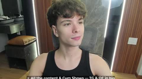 Hey I am Calvin  online show from May 19, 3:19 pm